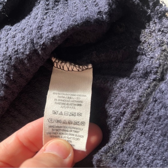 Free People Waffle Knit V-neck Distressed Sweater in Navy XS - Oversized - Picture 9 of 11